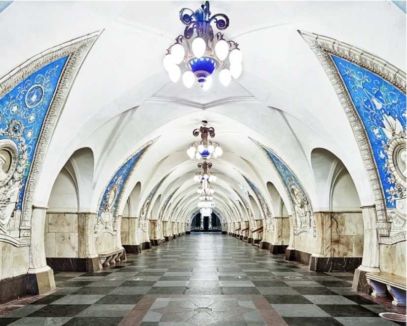 El fotógrafo mostró todo el lujo del metro de Moscú y San Petersburgo sin gente