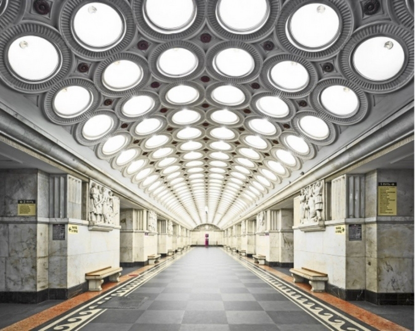 El fotógrafo mostró todo el lujo del metro de Moscú y San Petersburgo sin gente