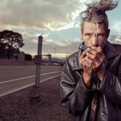 El fotógrafo muestra a las personas sin hogar bajo una nueva luz y nos recuerda que también son personas