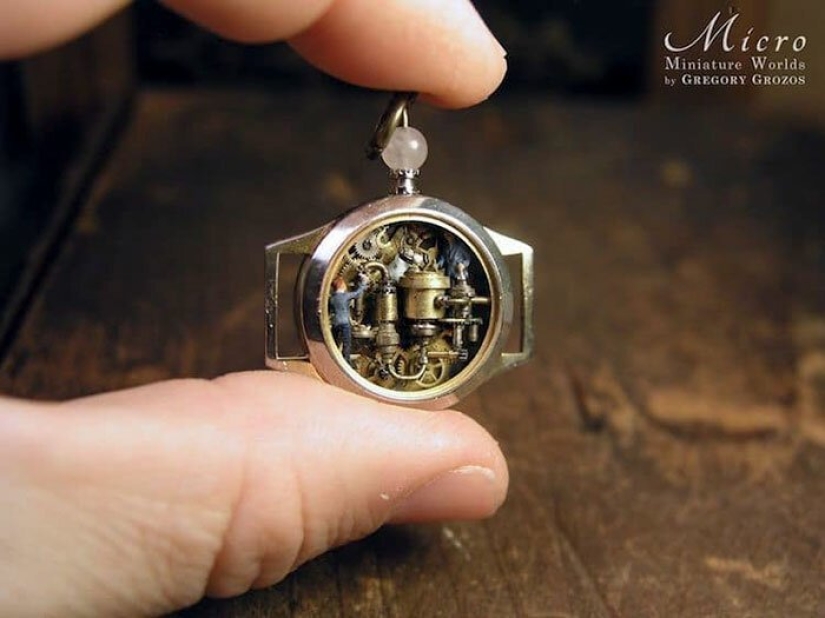 El griego maestro Gregory Grozos crea mundos en miniatura en cuestión de horas