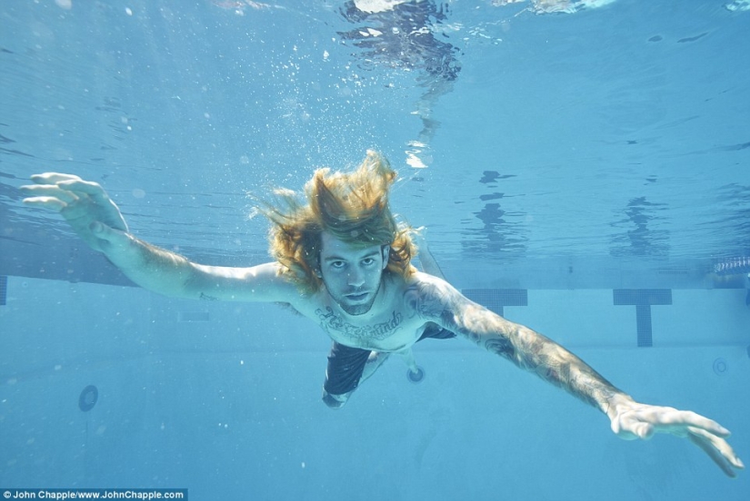 El héroe de la portada de Nevermind de Nirvana la recreó para el 25 aniversario del álbum