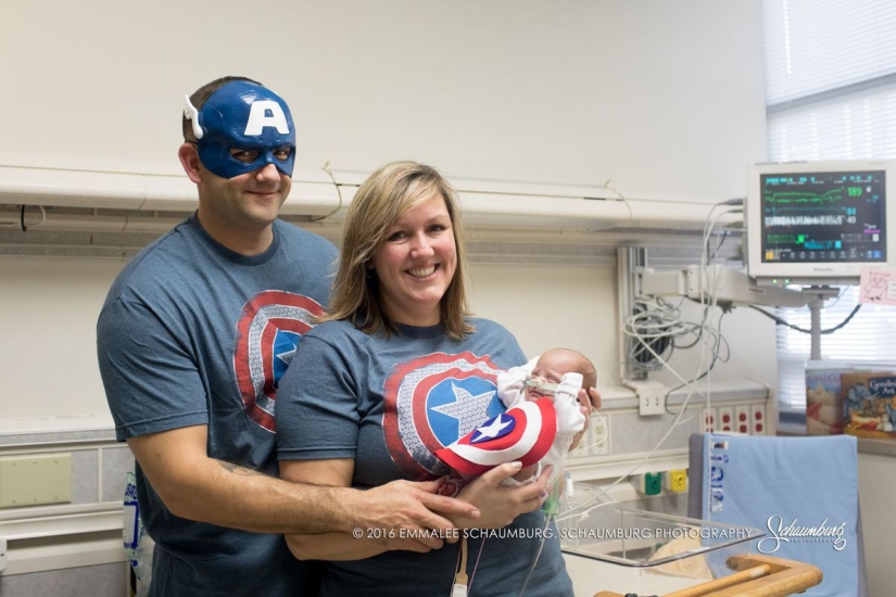 El Hospital de Niños vistió a los recién nacidos prematuros con superhéroes y organizó una sesión de fotos