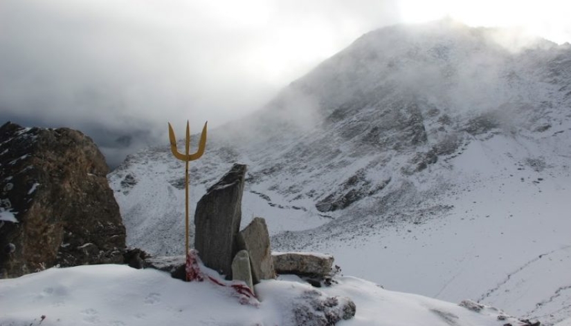 El lago Roopkund del Himalaya es un cementerio de 500 personas, que guarda su secreto