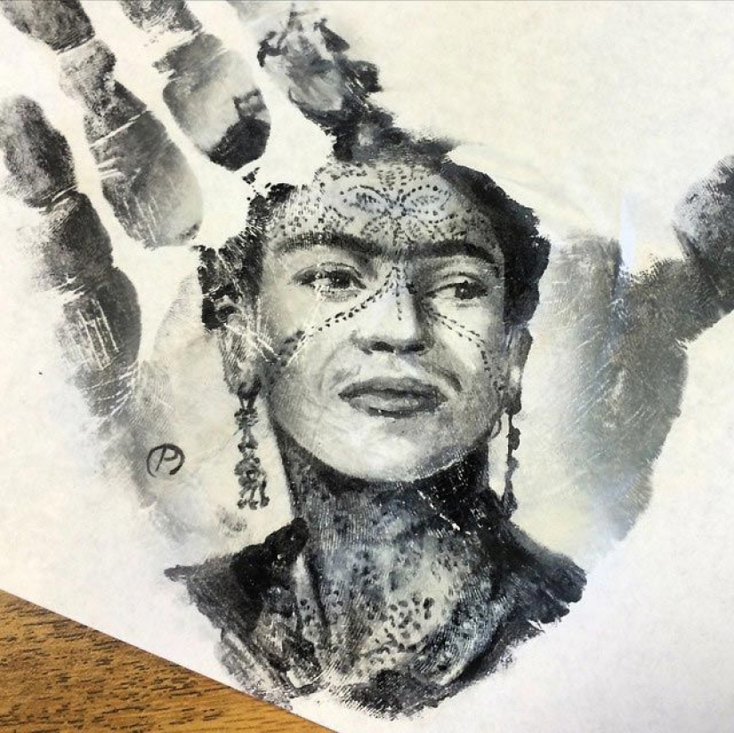 El maestro de escuela dibuja retratos increíblemente realistas en las palmas de sus manos y los usa como sello