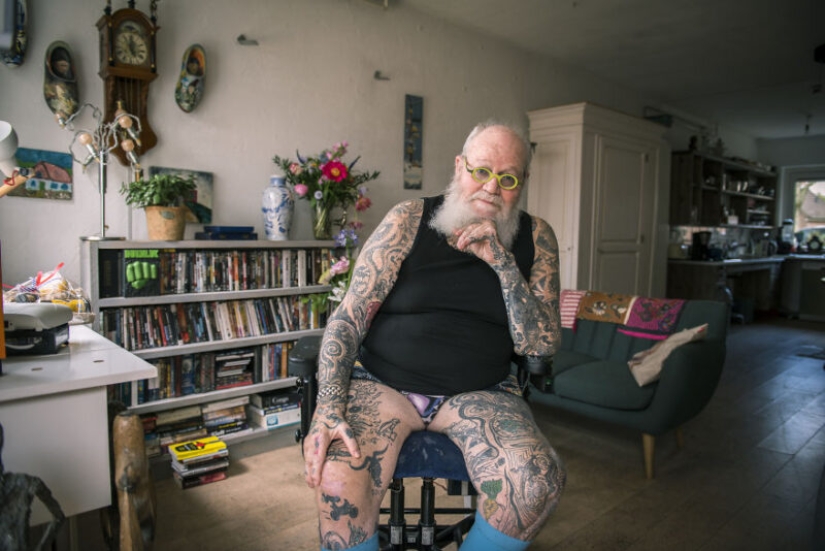 El proyecto fotográfico optimista de Ingrid Meyhering sobre viejos de moda con tatuajes