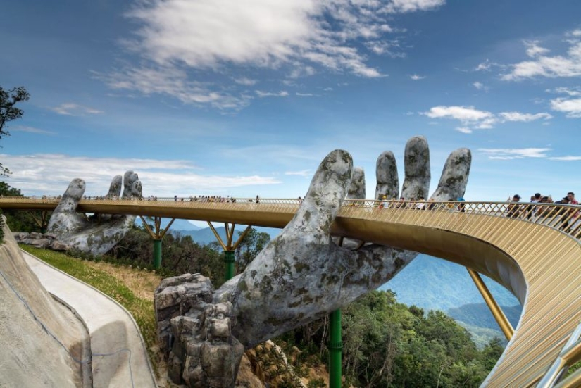 El Puente Dorado en Da Nang es un lugar en Vietnam que todos deben ver