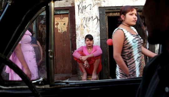 El rescate de ahogamiento — la obra de ahogamiento: como prostitutas India detuvo la epidemia de VIH