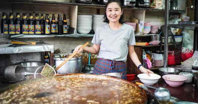 El restaurante de Bangkok sirve un estofado elaborado durante más de 45 años.
