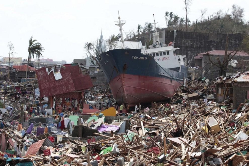 El tifón Haiyan se cobró la vida de más de 10 mil personas