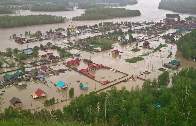 El verano en Altai comenzó con una terrible inundación