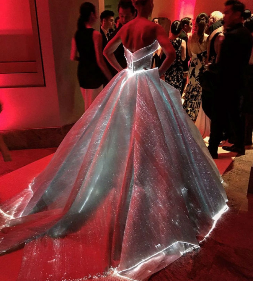 El vestido luminoso de la futura actriz Claire Danes