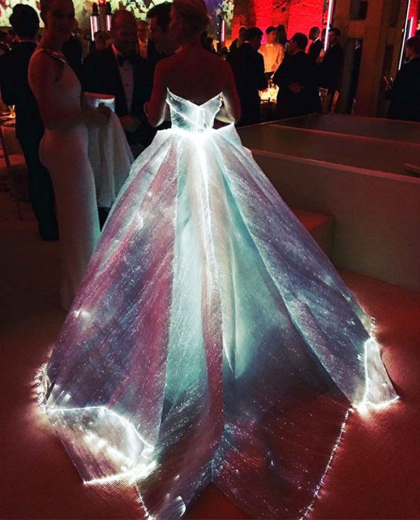 El vestido luminoso de la futura actriz Claire Danes