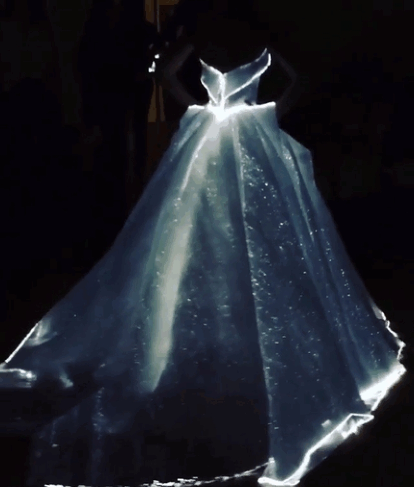 El vestido luminoso de la futura actriz Claire Danes