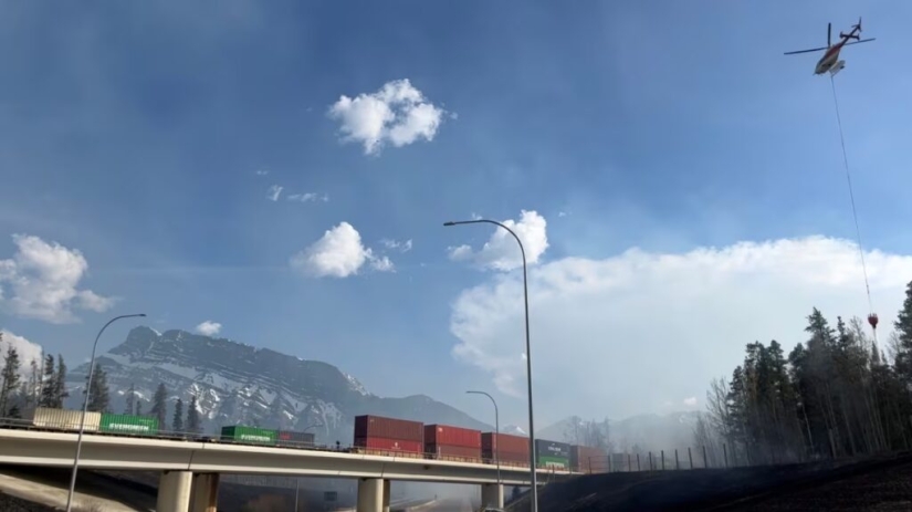 En Canadá, mujeres bomberos incendiaron un parque nacional