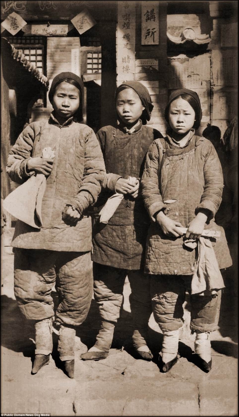 En el pueblo de "Bound Feet" viven las últimas mujeres chinas que sufren de una antigua tradición cruel