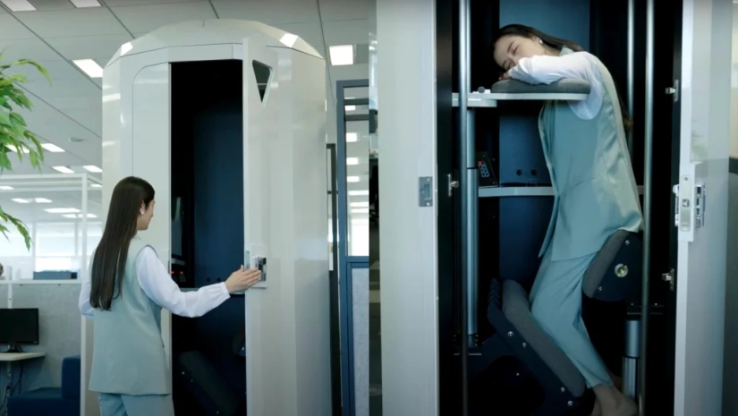En Japón inventaron una cama vertical para trabajadores de oficina.