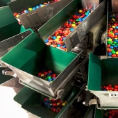 En la fábrica de M&M: cómo producir dulces que se derriten en la boca, no en las manos