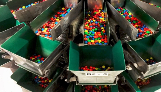 En la fábrica de M&M: cómo producir dulces que se derriten en la boca, no en las manos