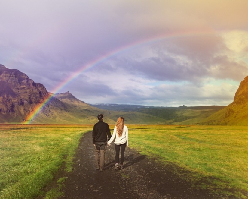 En lugar de una boda tradicional con un maestro de ceremonias y parientes masticadores, esta pareja decidió casarse en Islandia.