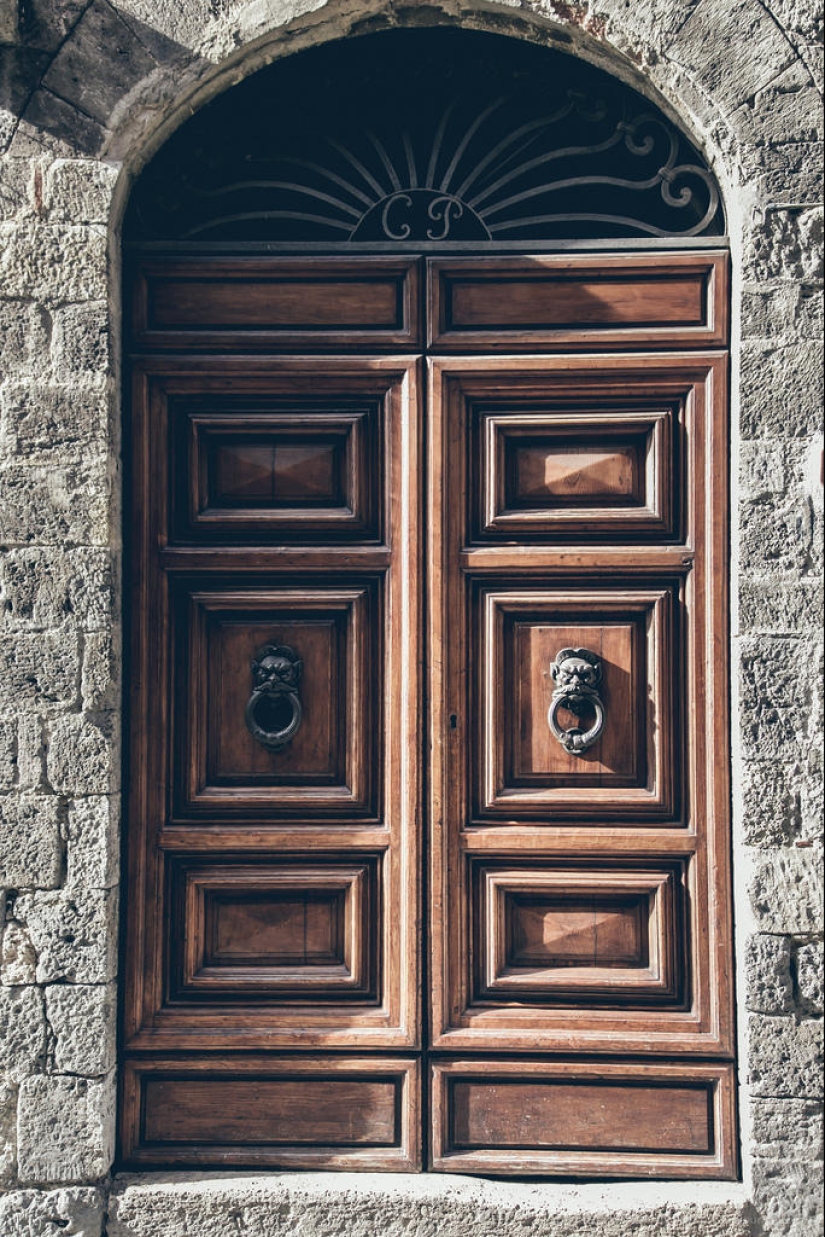 Entertaining geography - doors in different parts of Europe