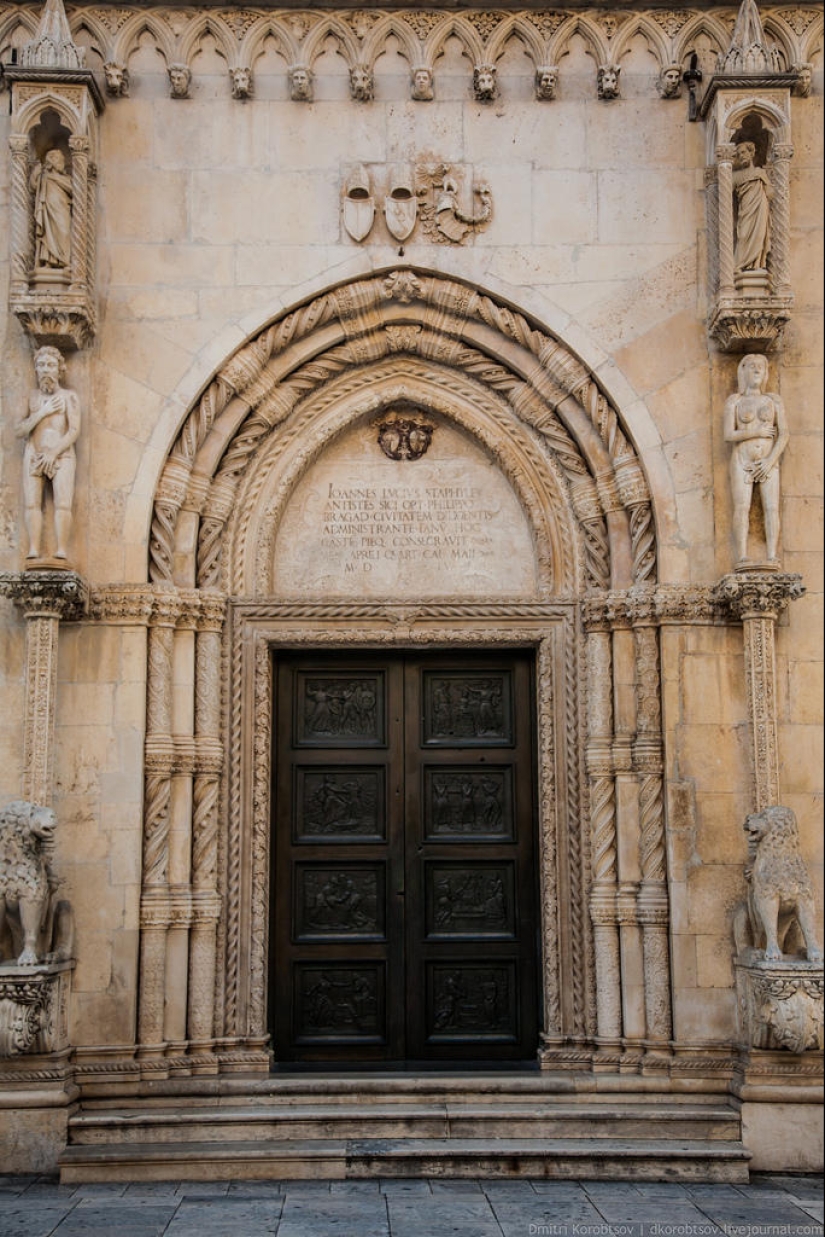 Entertaining geography - doors in different parts of Europe