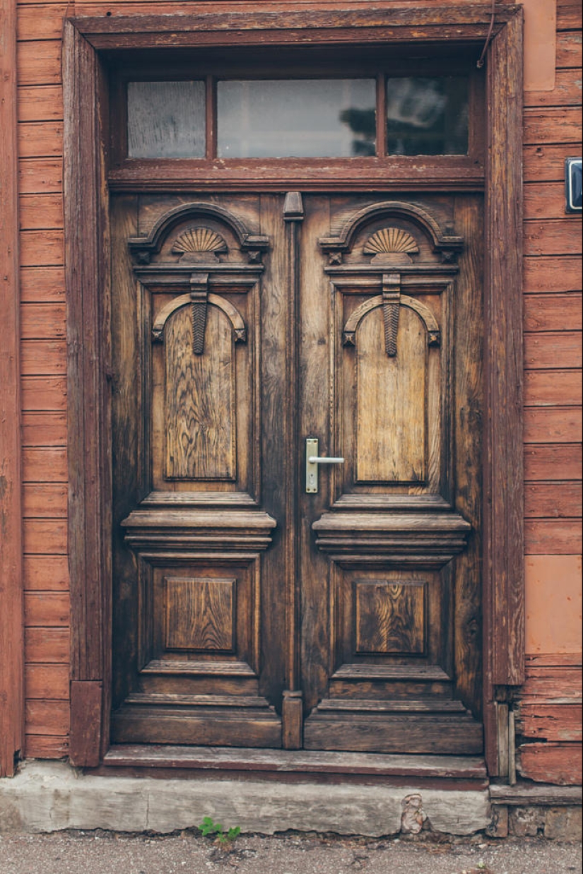 Entertaining geography - doors in different parts of Europe