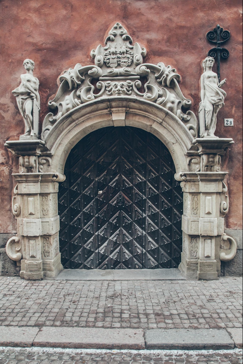 Entertaining geography - doors in different parts of Europe