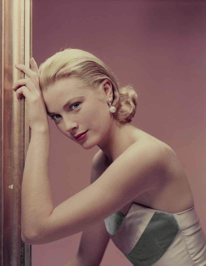 Erwin Blumenfeld: photographer of beautiful women