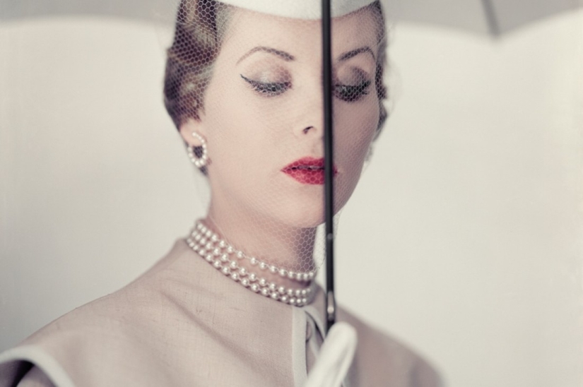 Erwin Blumenfeld: photographer of beautiful women