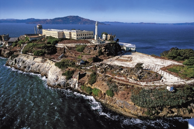 Escape from the "Alcatraz": the story of three inmates who escaped from the most secure prison USA