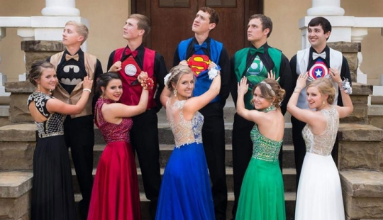 Escolares de Arkansas protagonizaron una súper graduación para ellos mismos Escolares de Arkansas protagonizaron una súper graduación para ellos mismos