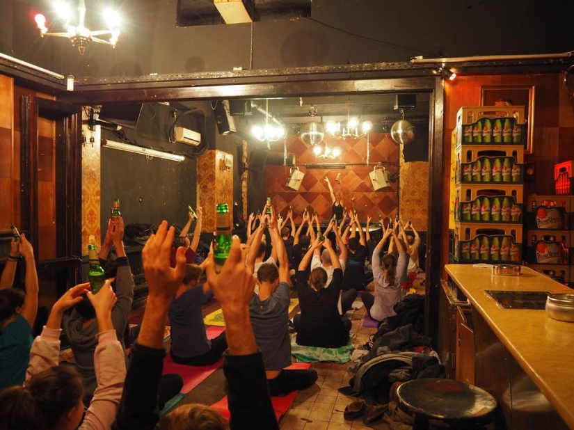 Ese es nuestro camino: el yoga de la cerveza conquista el mundo