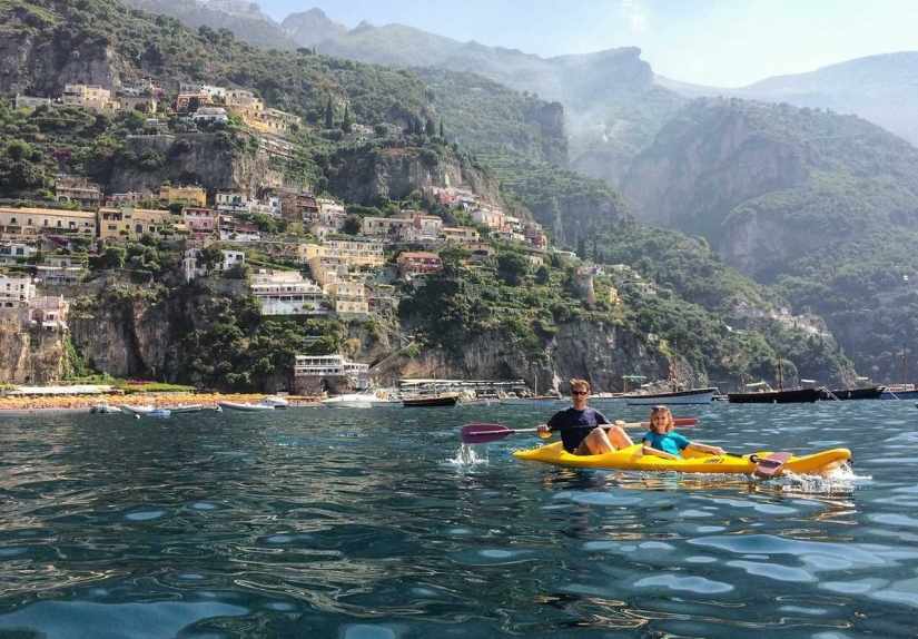 Esta familia vendió su casa y autos para viajar alrededor del mundo.