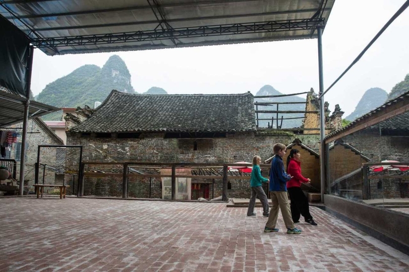 Esta familia vendió su casa y autos para viajar alrededor del mundo.