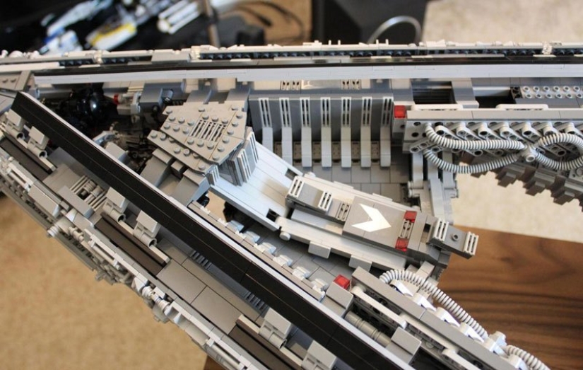 Este hombre construyó una nave espacial de Star Wars con Lego