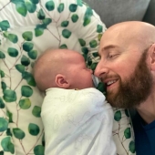 Este hombre gay australiano hizo historia con el nacimiento de su propio bebé