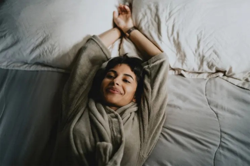 Este método comprobado de 5 pasos lo ayuda a conciliar el sueño rápido y despertarse descansado, según un doctorado en psicología