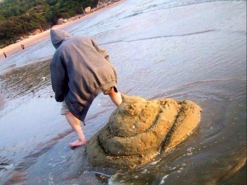 Estoy acostado en la playa: turistas monstruosamente hermosos que se pueden encontrar en cualquier playa