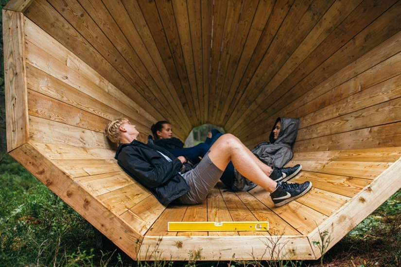 Estudiantes estonios construyeron cuernos gigantes para escuchar el bosque