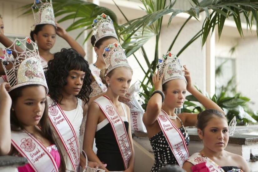 Everyday life of a small participant in children&#39;s beauty contests