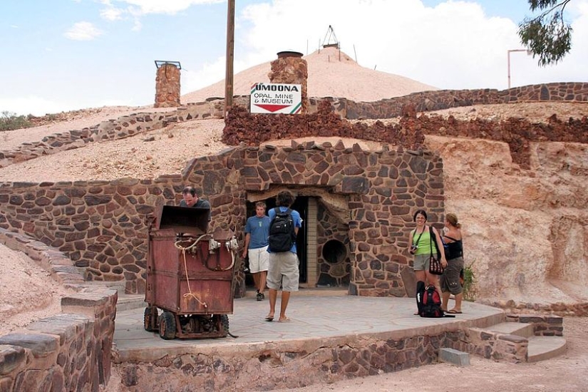 Exiles of the Sun: about the town of Coober Pedy, where people live underground