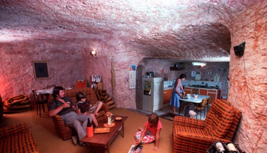 Exiles of the Sun: about the town of Coober Pedy, where people live underground