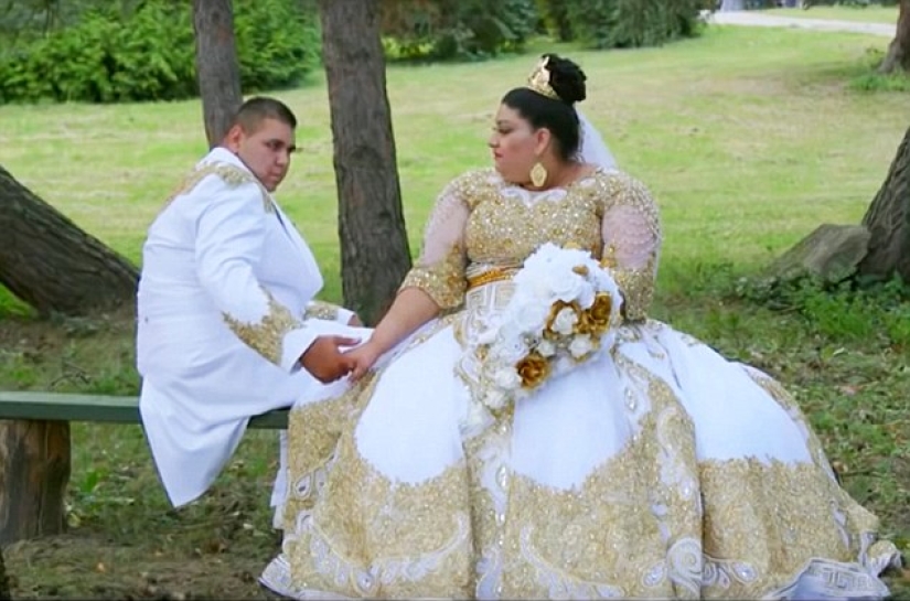 Expensive-rich: gypsy wedding with a dress for 175 thousand dollars and a rain of money