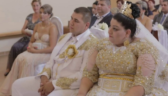Expensive-rich: gypsy wedding with a dress for 175 thousand dollars and a rain of money