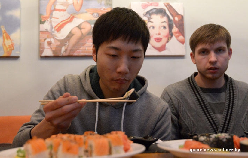 Experimento: un verdadero japonés probó el verdadero sushi Gomel