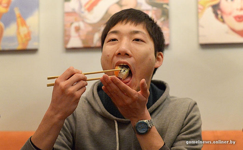 Experimento: un verdadero japonés probó el verdadero sushi Gomel