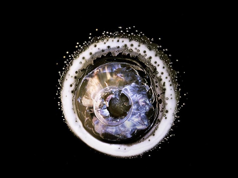 Explosión de galaxias: cómo una bala rompe el vidrio orgánico