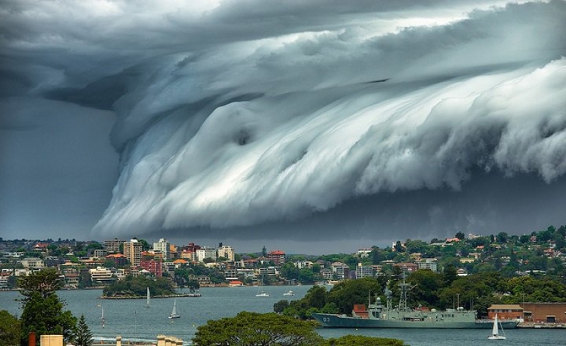 Extraña nube de tsunami sobre Sydney