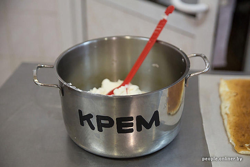&quot;Fabulous&quot; photo report: how your favorite Soviet cakes are made