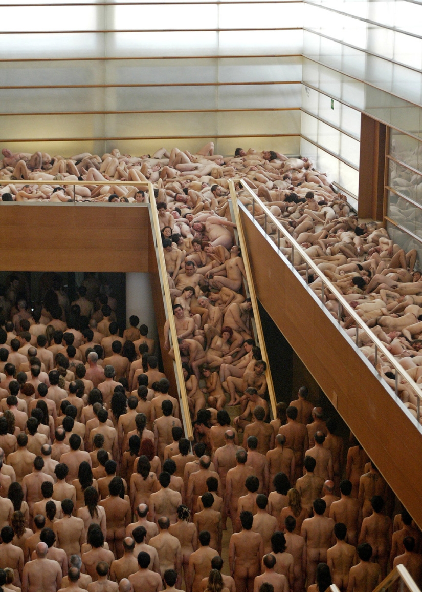 Famine: Spencer Tunick will undress everyone again